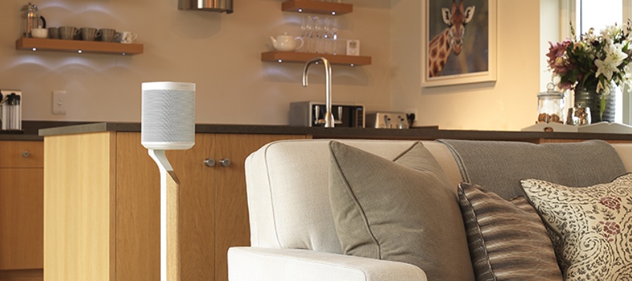 salon confortable avec un support d'enceinte élégant de Vebos